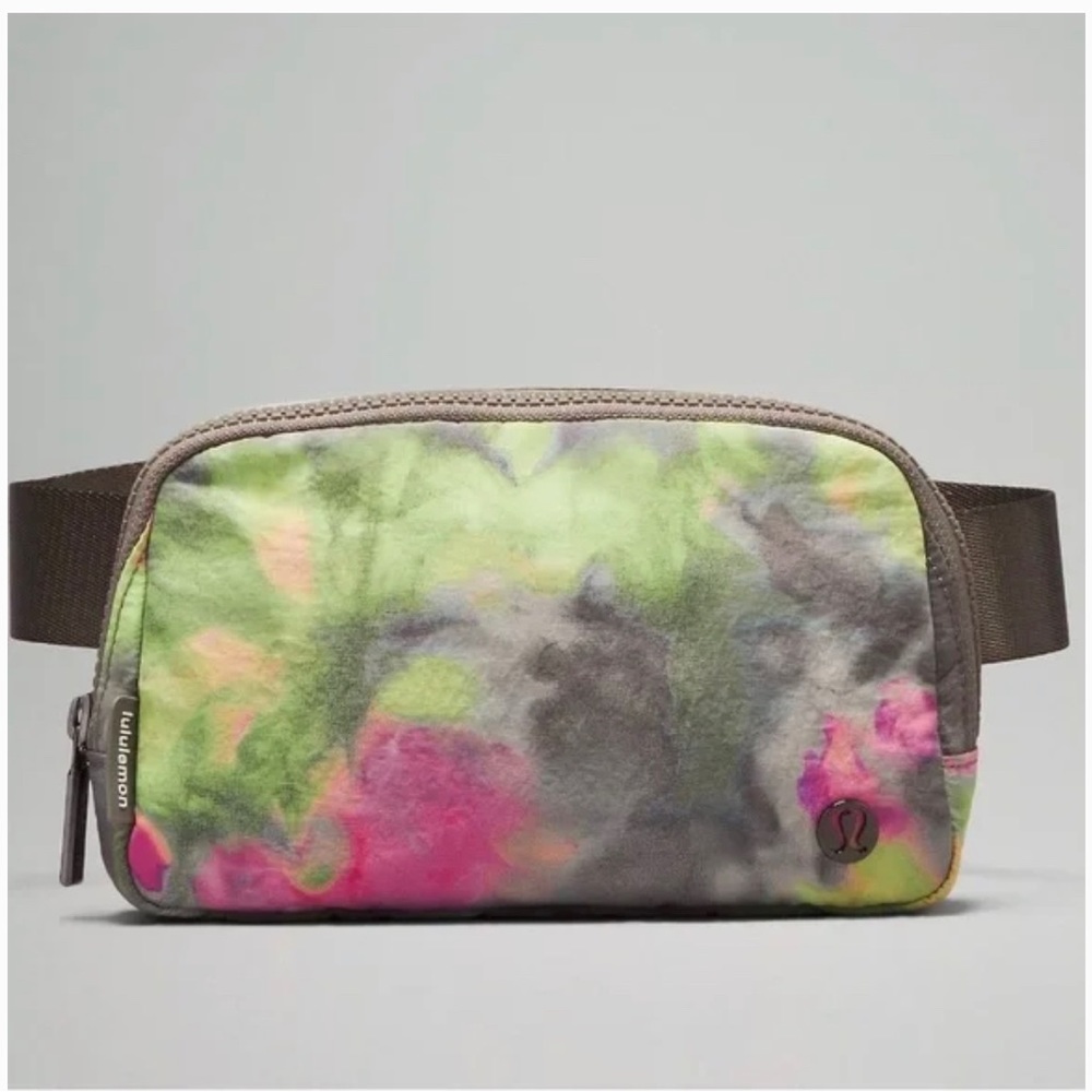 NWT Lululemon belt bag rover tie dye